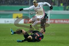 DFB-Pokal - SC Paderborn 07 - FC Ingolstadt 04 - Thomas Pledl (30, FCI) Wassey, Massih (Paderborn 4)