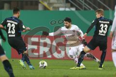 DFB-Pokal - SC Paderborn 07 - FC Ingolstadt 04 - Krauße, Robin (Paderborn 23) Almog Cohen (8, FCI) Boeder, Lukas (Paderborn 33)