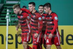 DFB Pokal - Fußball - SpVgg Greuther Fürth - FC Ingolstadt 04 - Tor Jubel Robert Leipertz (13, FCI) Alfredo Morales (6, FCI) Almog Cohen (8, FCI) hinten und rechts Stefan Lex (14, FCI)