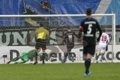 DFB-Pokal - SC Paderborn 07 - FC Ingolstadt 04 - Torwart Örjan Haskjard Nyland (1, FCI) fängt den Ball von Srbeny, Dennis (Paderborn 18) Marcel Gaus (19, FCI)