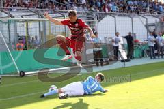 DFB Pokal - Fußball - TSV 1960 München - FC Ingolstadt 04 - Zweikampf Stefan Kutschke (20, FCI) springt über Christian Köppel (TSV 11)