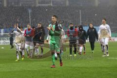 DFB-Pokal - SC Paderborn 07 - FC Ingolstadt 04 - Spiel ist aus 1:0 Niederlage, hängende Köpfe bei Ingolstadt, die Spieler bedanken sich bei den mitgereisten Fans, Torwart Örjan Haskjard Nyland (1, FCI) Robert Leipertz (13, FCI) Almog Cohen (8, FCI) Stefan