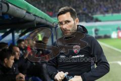 DFB-Pokal - SC Paderborn 07 - FC Ingolstadt 04 - Cheftrainer Stefan Leitl (FCI) kurz vor dem Spiel