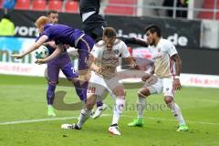 2. Bundesliga - Fußball - FC Ingolstadt 04 - FC Erzgebirge Aue - Torwart Männel Martin (Aue 1)boxt Ball weg, Stefan Kutschke (20, FCI) kommt nicht hin, schreit, Kalig Fabian (Aue 4) Darío Lezcano (11, FCI)