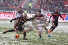 2. Bundesliga - Fußball - FC Ingolstadt 04 - FC St. Pauli - Zweikampf Thomas Pledl (30, FCI) Buballa, Daniel (15 Pauli)