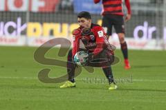 2. BL - Saison 2017/2018 - FC Ingolstadt 04 - Eintracht Braunschweig - Almog Cohen (#8 FCI) fängt den Ball - Foto: Meyer Jürgen