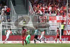 2. Bundesliga - Fußball - FC Ingolstadt 04 - SSV Jahn Regensburg - Siegtreffer für Regensburg 2:4 Tor, Torwart Martin Hansen (35, FCI) am Boden Darío Lezcano (11, FCI) Romain Brégerie (18, FCI) hängende Köpfe, Jubel bei Jonas Nietfeld (21 Jahn) Marcel Hof