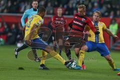 2. BL - Saison 2017/2018 - FC Ingolstadt 04 - Eintracht Braunschweig - Sonny Kittel (#10 FCI) - Louis Samson (#13 Braunschweig) - Foto: Meyer Jürgen