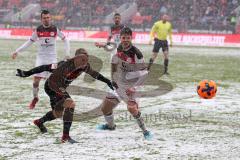 2. Bundesliga - Fußball - FC Ingolstadt 04 - FC St. Pauli - Thomas Pledl (30, FCI) Buballa, Daniel (15 Pauli)