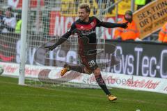 2. BL - Saison 2017/2018 - FC Ingolstadt 04 - Dynamo Dresden - Thomas Pledl (#30 FCI) trifft zum 1:0 Führungstreffer - Philip Heise (#16 Dresden) - jubel - Markus Schubert Torwart(#1 Dresden) - Foto: Meyer Jürgen