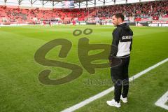 2. BL - Saison 2017/2018 - FC Ingolstadt 04 - MSV Duisburg - Stefan Leitl (Trainer FCI) sieht beim aufwärmen zu - Foto: Meyer Jürgen