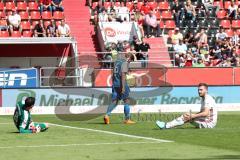 2. Bundesliga - Fußball - FC Ingolstadt 04 - Holstein Kiel - Torwart Kenneth Kronholm (18 Kiel) Christopher Lenz (16 Kiel) Robert Leipertz (13, FCI) Spiel ist aus, 1:5 für Kiel