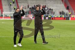 2. Bundesliga - Fußball - FC Ingolstadt 04 - Fortuna Düsseldorf - Sieg Jubel Cheftrainer Stefan Leitl (FCI) nimmt Co-Trainer Andre Mijatovic (FCI) mit zu den Fans