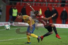 2. BL - Saison 2017/2018 - FC Ingolstadt 04 - Eintracht Braunschweig - Dario Lezcano (#11 FCI) - Niko Kijewski (#27 Braunschweig) -  - Foto: Meyer Jürgen