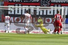 2. Bundesliga - Fußball - FC Ingolstadt 04 - 1. FC Kaiserslautern - Tor 0:2 für FCK, Torwart Marco Knaller (16, FCI) chancenlos, Phillipp Mwene (21 Kaiserslautern)