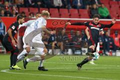 2. Bundesliga - Fußball - FC Ingolstadt 04 - 1. FC Heidenheim - rechts Christian Träsch (28, FCI) schnappt sich den Ball