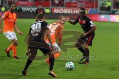 2. Bundesliga - Fußball - FC Ingolstadt 04 - SV Darmstadt 98 - Marvin Matip (34, FCI) mit Maske, Thomas Pledl (30, FCI) Fabian Holland (32 Darmstadt) links Hamit Altıntop (34 Darmstadt)