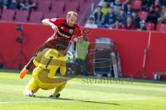 2. Bundesliga - Fußball - FC Ingolstadt 04 - DSC Armenia Bielefeld - Moritz Hartmann (9, FCI) Torwart Stefan Ortega Moreno (1 DSC)