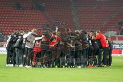 2. Bundesliga - Fußball - FC Ingolstadt 04 - SV Darmstadt 98 - 3:0 - Besprechung nach dem Spiel auf dem Spielfeld, Fingerzeig von Tobias Levels (3, FCI)
