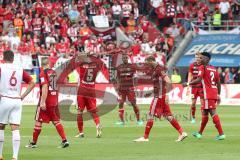 2. Bundesliga - Fußball - FC Ingolstadt 04 - 1. FC Kaiserslautern - mitte Moritz Hartmann (9, FCI) wird vom Platz verabschiedet