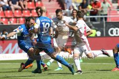 2. Bundesliga - Fußball - FC Ingolstadt 04 - Holstein Kiel - mitte Robert Leipertz (13, FCI) versucht zum Tor zu schießen, Patrick Herrmann (19 Kiel) Rafael Czichos (5 Kiel)