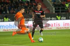 2. Bundesliga - Fußball - FC Ingolstadt 04 - 1. FC Heidenheim - Stefan Kutschke (20, FCI) kommt zu spät Torwart Kevin Müller (1 HDH)