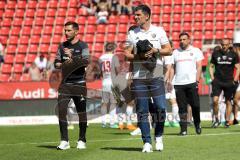 2. Bundesliga - Fußball - FC Ingolstadt 04 - Holstein Kiel - Spiel ist aus 1:5 Niederlage, Cheftrainer Stefan Leitl (FCI) und Sportdirektor Angelo Vier (FCI) gehen vom Platz