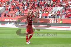 2. Bundesliga - Fußball - FC Ingolstadt 04 - 1. FC Kaiserslautern - Moritz Hartmann (9, FCI) verabschiedet sich von den Fans