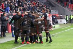 2. Bundesliga - Fußball - FC Ingolstadt 04 - Fortuna Düsseldorf - Tor Jubel Alfredo Morales (6, FCI) mit Team
