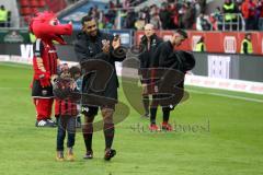 2. Bundesliga - Fußball - FC Ingolstadt 04 - Fortuna Düsseldorf - Sieg Jubel Mannschaft bedankt sich bei den Fans Kurve Marvin Matip (34, FCI)