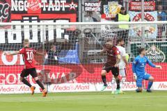 2. Bundesliga - Fußball - FC Ingolstadt 04 - 1. FC Nürnberg - Tor 1:0 Jubel Robert Leipertz (13, FCI) Sonny Kittel (10, FCI) Torwart Fabian Bredlow (24 FCN) Enrico Valentini (22 FCN)