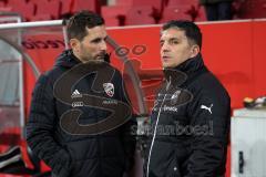 2. Bundesliga - Fußball - FC Ingolstadt 04 - SV Sandhausen - Cheftrainer Stefan Leitl (FCI) Cheftrainer Kenan Kocak (Sandhausen) im Gespräch vor dem Spiel