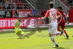 2. BL - Saison 2017/2018 - FC Ingolstadt 04 - SSV Jahn Regensburg - Sonny Kittel (#10 FCI) passt zu Dario Lezcano (#11 FCI) - Philipp Pentke (#1 Torwart Regensburg) -  Foto: Meyer Jürgen