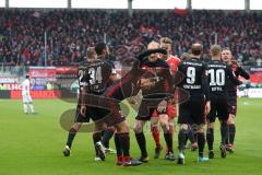 2. Bundesliga - Fußball - FC Ingolstadt 04 - SpVgg Greuther Fürth - Tor Jubel 3:0 durch Thomas Pledl (30, FCI) mit Moritz Hartmann (9, FCI) Patrick Ebert (7, FCI) Marvin Matip (34, FCI) Sonny Kittel (10, FCI) Tobias Levels (3, FCI) Torwart Örjan Haskjard 