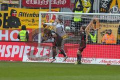 2. BL - Saison 2017/2018 - FC Ingolstadt 04 - Dynamo Dresden - Orjan Nyland (#1 Torwart FCI) foult Moussa Kone (#27 Dresden) und es gibt einen Elfmeter - Foto: Meyer Jürgen