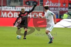 2. Bundesliga - Fußball - FC Ingolstadt 04 - SpVgg Greuther Fürth - Stefan Kutschke (20, FCI) Maximilian Wittek (3 Fürth)