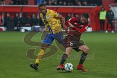 2. BL - Saison 2017/2018 - FC Ingolstadt 04 - Eintracht Braunschweig - Louis Samson (#13 Braunschweig) - Christian Träsch (#28 FCI) - Foto: Meyer Jürgen