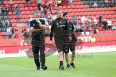 2. Bundesliga - Fußball - FC Ingolstadt 04 - SSV Jahn Regensburg - Bittere Niederlage 2:4, Co-Trainer Michael Henke (FCI) Torwarttrainer Martin Scharfer (FCI) und Co-Trainer Ovid Hajou (FCI) gehen vom Platz