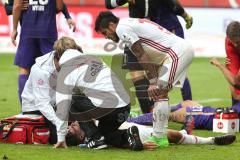 2. Bundesliga - Fußball - FC Ingolstadt 04 - FC Erzgebirge Aue - Zusammenstoß, Antonio Colak (7, FCI) und Cacutalua Malcolm (Aue 21) bleiben verletzt liegen Platzwunde, werden behandelt, Darío Lezcano (11, FCI)