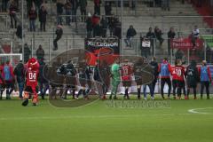 2. BL - Saison 2017/2018 - FC Ingolstadt 04 - Eintracht Braunschweig - Die Mannschaft bedankt sich bei den Fans für die Unterstützung - Südkurve - Fans - Foto: Meyer Jürgen