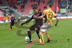 2. Bundesliga - Fußball - FC Ingolstadt 04 - Dynamo Dresden - Stefan Kutschke (20, FCI) Florian Ballas (23 Dresden)