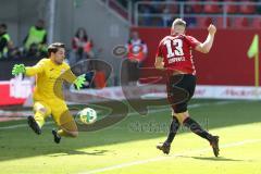 2. Bundesliga - Fußball - FC Ingolstadt 04 - DSC Armenia Bielefeld - Tor 2:1 Robert Leipertz (13, FCI) Torwart Stefan Ortega Moreno (1 DSC)