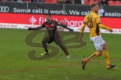 2. BL - Saison 2017/2018 - FC Ingolstadt 04 - Dynamo Dresden - Auf einen Pass von Sonny Kittel (#10 FCI) trifft Almog Cohen (#8 FCI) zum 4:2 Führungstreffer - Marcel Franke (#28 Dresden) - jubel - Foto: Meyer Jürgen