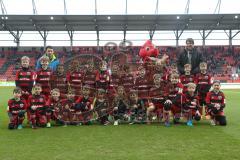 2. Bundesliga - Fußball - FC Ingolstadt 04 - FC St. Pauli - Einlaufkinder Kids Maskottchen Schanzi