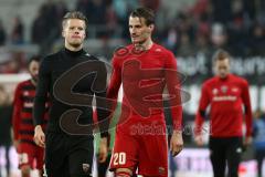 2. Bundesliga - Fußball - FC Ingolstadt 04 - VfL Bochum - Spiel ist aus 0:1 Niederlage Fans beschimpfen die Mannschaft, 2 tragische Helden Torwart Örjan Haskjard Nyland (1, FCI) und Stefan Kutschke (20, FCI) gehen enttäuscht vom Platz