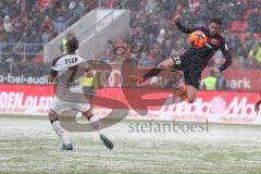 2. Bundesliga - Fußball - FC Ingolstadt 04 - FC St. Pauli - Nehrig, Bernd (7 Pauli) holt Christian Träsch (28, FCI) spektakulär von den Beinen