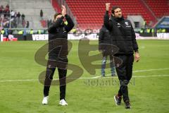 2. Bundesliga - Fußball - FC Ingolstadt 04 - Fortuna Düsseldorf - Sieg Jubel Cheftrainer Stefan Leitl (FCI) nimmt Co-Trainer Andre Mijatovic (FCI) mit zu den Fans