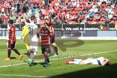 2. Bundesliga - Fußball - FC Ingolstadt 04 - DSC Armenia Bielefeld - Almog Cohen (8, FCI) beschwert sich Henri Weigelt (31 DSC)