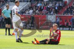 2. Bundesliga - Fußball - FC Ingolstadt 04 - DSC Armenia Bielefeld - Chance verpaßt Sonny Kittel (10, FCI) am Boden Manuel Prietl (19 DSC)