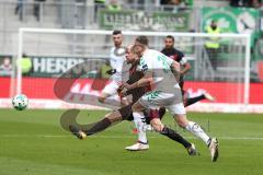 2. Bundesliga - Fußball - FC Ingolstadt 04 - SpVgg Greuther Fürth - Tobias Levels (3, FCI) David Raum (39 Fürth)